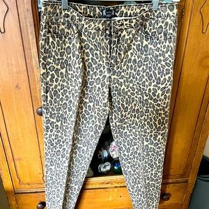 Women’s boutique non stretch zip up cheetah print jeans size 14.